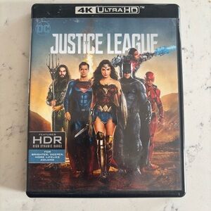 Justice League 4K Ultra HD + Blu-ray Movie Set - DC Comics 2-Disc